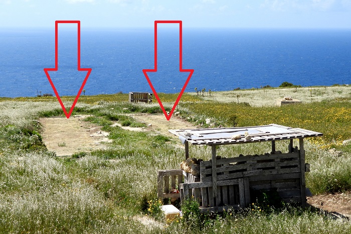 Fangstelle für Finken auf Gozo - die beiden Netzen sind markiert.