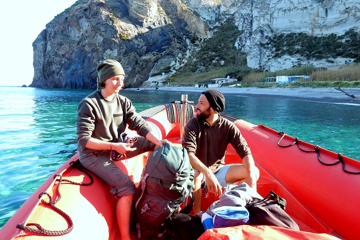 Guardie sul gommone: squadra del CABS di fronte all'isola di Palmarola