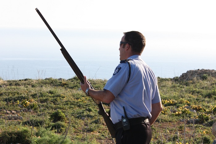 Polizia ambientale sequestra un fucile