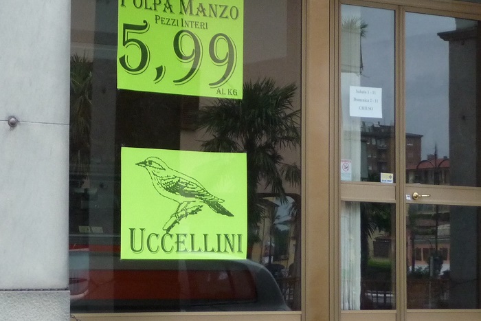 2008: macelleria sul Lago d'Iseo pubblicizza la vendita di "Uccellini"